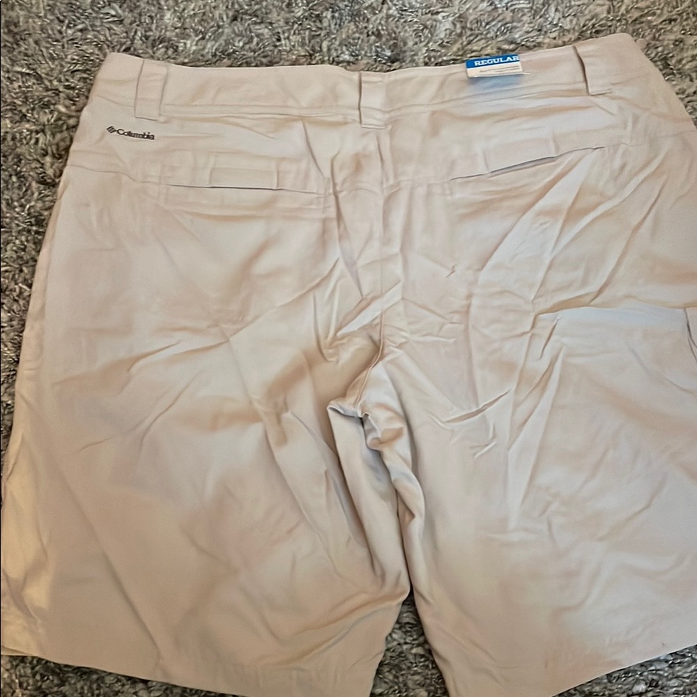 Columbia Women's Shorts - Picture 4 of 5